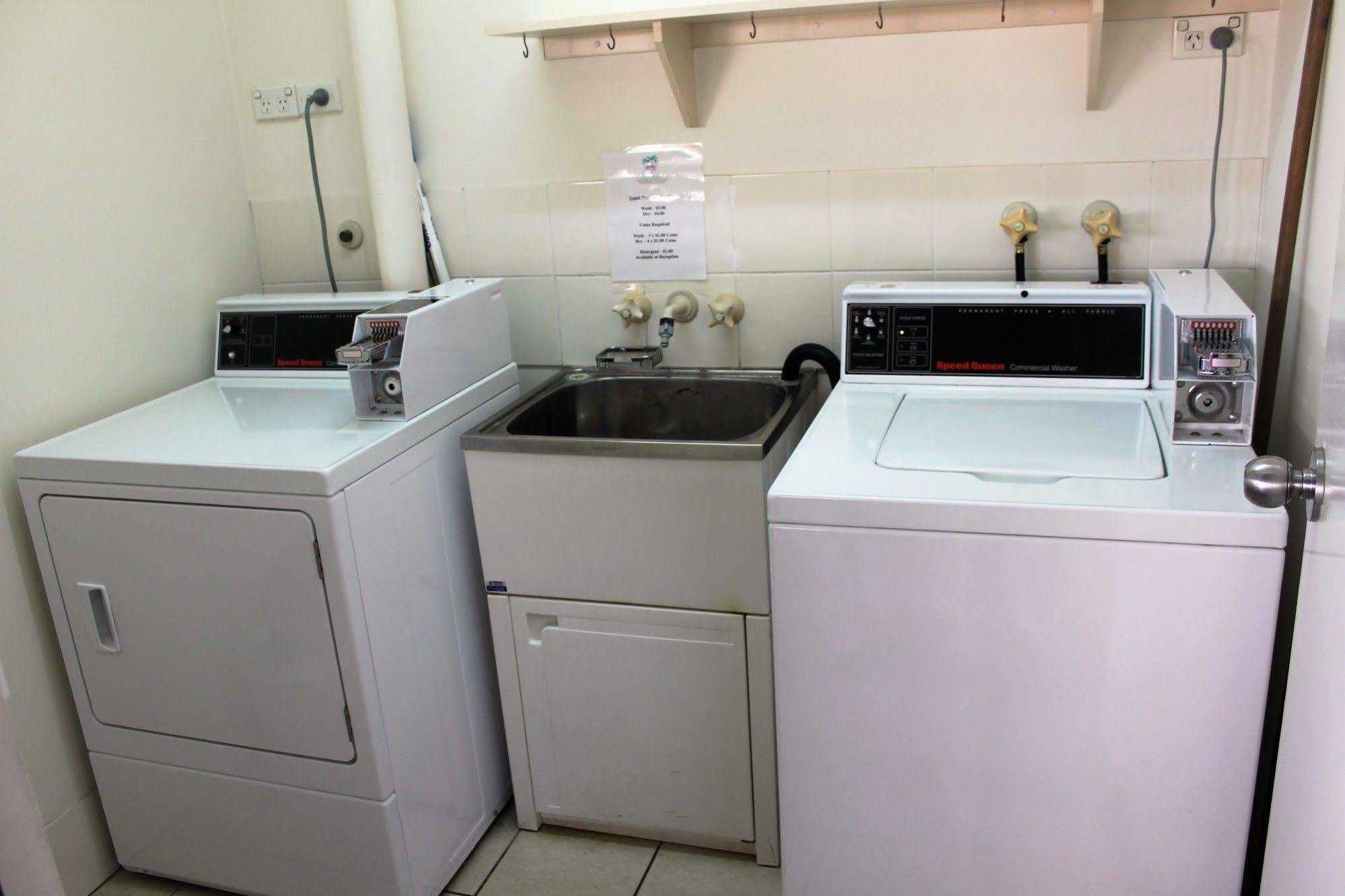 Rockhampton Palms Motor Inn Экстерьер фото